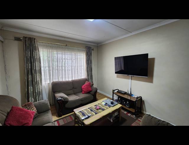 5 BEDROOM FREESTANDING FOR SALE IN ALLANDALE